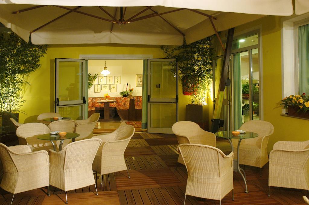 Hotel Miramare Каорле Экстерьер фото